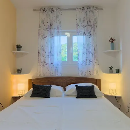 Gasthuis Prgic 4*